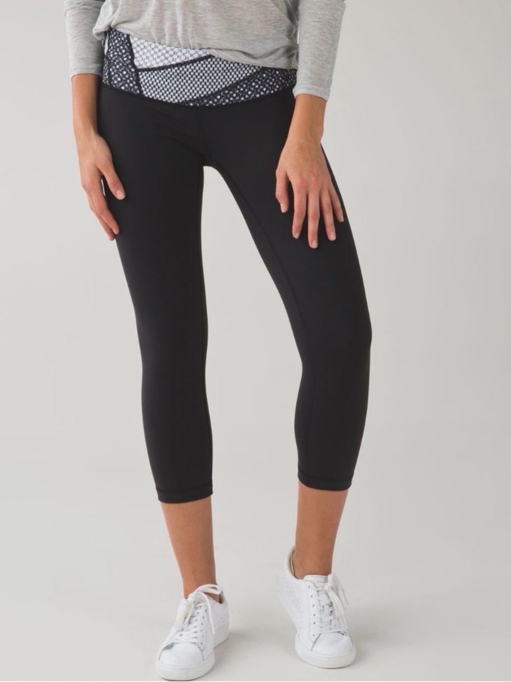 lululemon athletica Wunder Under Crop Luon Black/ Dottie Eyelet Size 6 Cropped